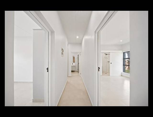 3 BEDROOM APARTMENT FOR SALE IN BRYANSTON